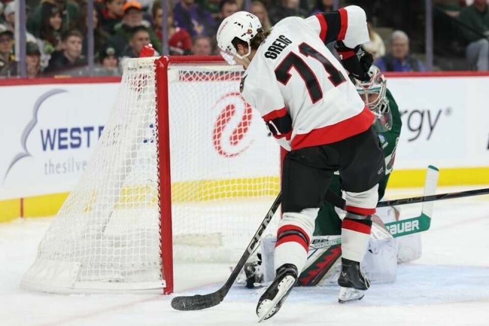 Ridly Greig fra Ottawa Senators satte inn det første av tre mål som sikret gjestene 3-1-seier over Minnesota Wild søndag kveld.
