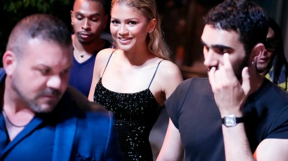 Zendaya ankommer til Louis Vuitton Foundation før åpningsseremonien til sommer-OL 2024 i Paris, torsdag. Nå kan hun være aktuell i en ny film fra Kristoffer Borgli. Foto: Rebecca Blackwell / AP / NTB