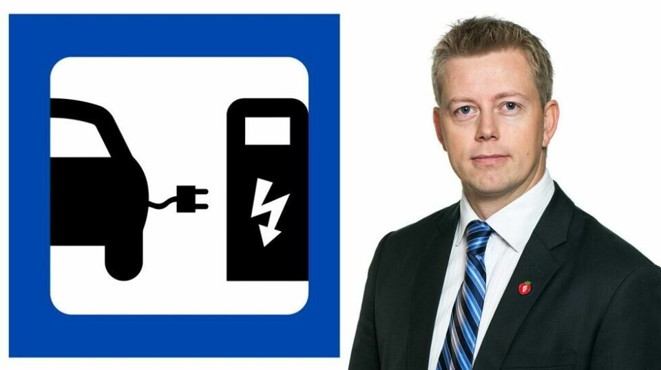 Statssekretær Tommy Skjervold (Frp) i Samferdselsdepartementet sier at skilting til hurtigladestasjoner er viktig for departementet.
