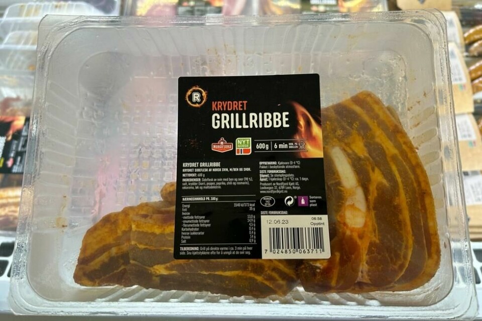 Slik ser en pakke med 600 gram grillribbe ut i butikkene til Rema 1000. Slik ser en pakke med 600 gram grillribbe ut i butikkene til Rema 1000. Foto: Fredrik Sveen / ABC Nyheter