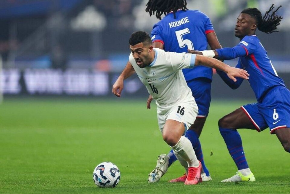 Israels midtbanespiller Mohammad Abu Fani, kjemper om ballen med Frankrikes midtbanespiller Eduardo Camavinga, under UEFA Nations League-kampen mellom Frankrike og Israel på Stade de France i Saint-Denis, 14. november 2024. Israels midtbanespiller Mohammad Abu Fani, kjemper om ballen med Frankrikes midtbanespiller Eduardo Camavinga, under UEFA Nations League-kampen mellom Frankrike og Israel på Stade de France i Saint-Denis, 14. november 2024. Foto: FRANCK FIFE / AFP