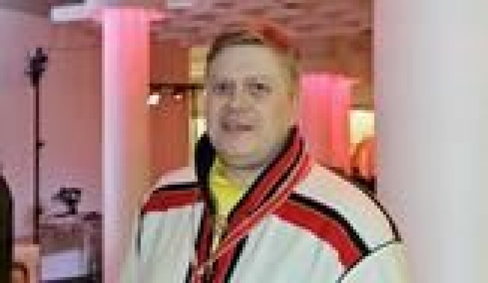 GRUVE-SKEPTISK: Arbeiderpartiets Ronny Wilhelmsen i utakt med lederen for Finnmark Ap i gruvediskusjonen. GRUVE-SKEPTISK: Arbeiderpartiets Ronny Wilhelmsen i utakt med lederen for Finnmark Ap i gruvediskusjonen. Foto: Thomas Vermes / ABC Nyheter