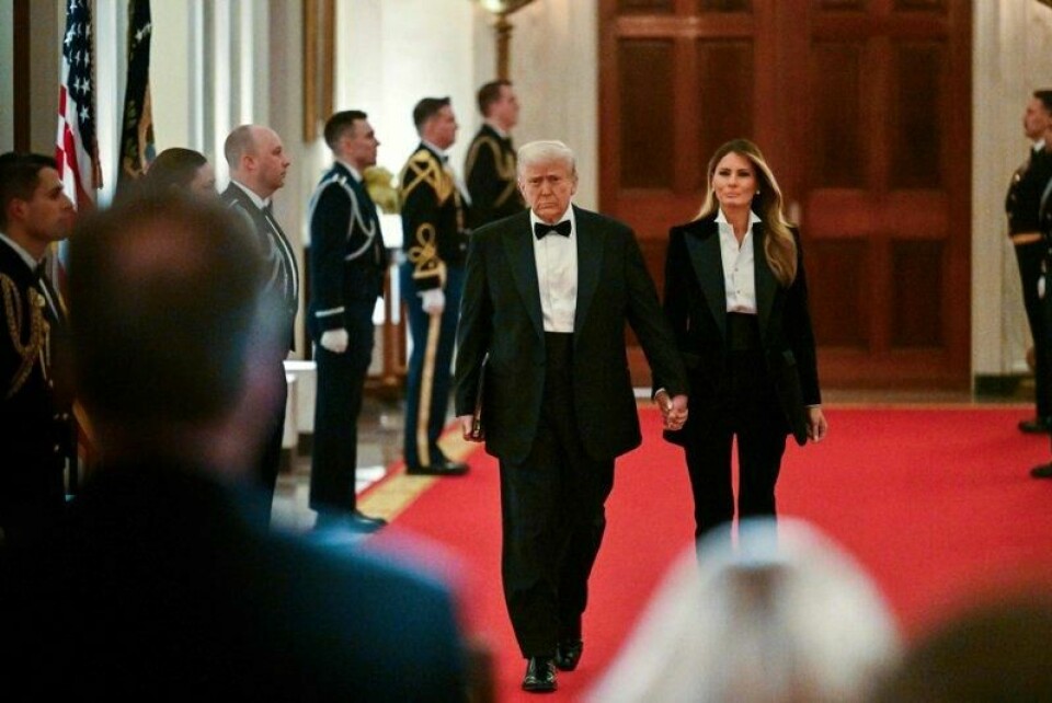 USAs president Donald Trump og USAs førstedame Melania Trump ankommer til National Governors Associations kveldsmiddag og mottakelse i østrommet i Det hvite hus i Washington, DC, 22. februar 2025. (Foto: ROBERTO SCHMIDT / AFP) USAs president Donald Trump og USAs førstedame Melania Trump ankommer til National Governors Associations kveldsmiddag og mottakelse i østrommet i Det hvite hus i Washington, DC, 22. februar 2025. (Foto: ROBERTO SCHMIDT / AFP) Foto: AFP/NTB