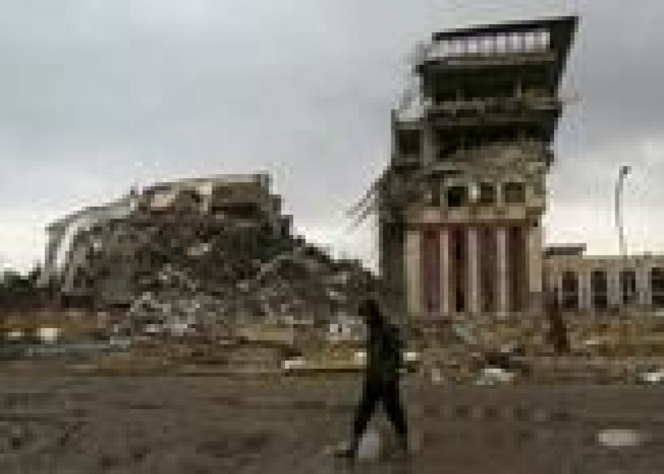 I vinter ble universitetet i Mosul ødelagt av IS og bøkene brent. Universitetet var regnet som det nest beste universitetet i Irak. Foto: AP / NTB scanpix. I vinter ble universitetet i Mosul ødelagt av IS og bøkene brent. Universitetet var regnet som det nest beste universitetet i Irak. Foto: AP / NTB scanpix.