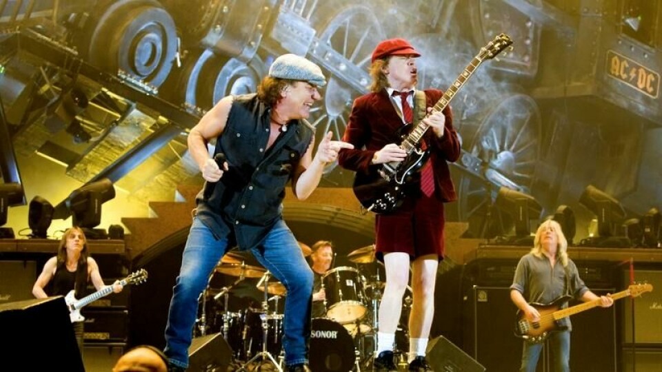 Et av frimerkemotivene til Royal Mail er fra AC/DCs 2009-turné «Black Ice», som også tok dem til daværende Telenor Arena.