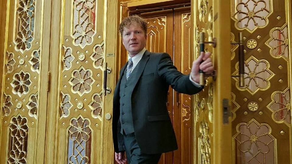 BANKGARANTIER: – Finansminister Siv Jensen må bruke reservasjonsretten hvis EU vil ta fra Norge garantien på bankinnskudd opptil 2 millioner kroner, forlanger Sigbjørn Gjelsvik (Sp) i Stortinget.