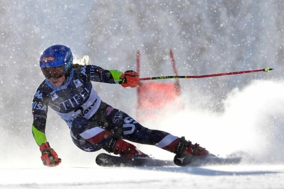Mikaela Shiffri på vei mot bestetid i første omgang i storslalåmrennet i Killington. Mikaela Shiffri på vei mot bestetid i første omgang i storslalåmrennet i Killington. Foto: Robert F. Bukaty, AP / NTB