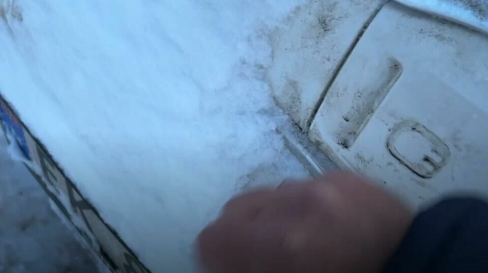 Frosset ladeluke er noe de aller fleste elbil-eiere kan oppleve, også der luka er plassert på for- og bakskjerm.