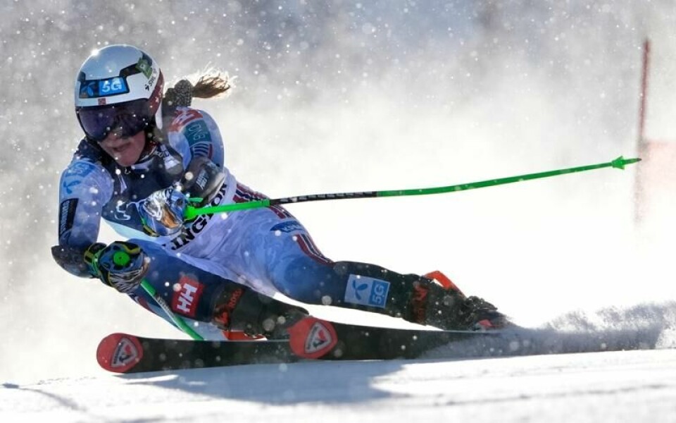 Thea Louise Stjernesund i aksjon i storslalåmrennet i Killington lørdag. Thea Louise Stjernesund i aksjon i storslalåmrennet i Killington lørdag. Foto: Robert F. Bukaty, AP / NTB