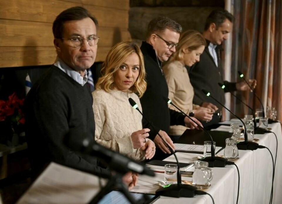 Sveriges statsminister Ulf Kristersson, Italias statsminister Giorgia Meloni, Finlands statsminister Petteri Orpo, EUs representant for utenrikssaker og sikkerhetspolitikk Kaja Kallas og Hellas statsminister Kyriakos Mitsotakis på en pressekonferanse under Nord- South Summit i Inari, Finland, søndag 22. desember 2024. (Antti Aimo-Koivisto/Lehtikuva via AP) Sveriges statsminister Ulf Kristersson, Italias statsminister Giorgia Meloni, Finlands statsminister Petteri Orpo, EUs representant for utenrikssaker og sikkerhetspolitikk Kaja Kallas og Hellas statsminister Kyriakos Mitsotakis på en pressekonferanse under Nord- South Summit i Inari, Finland, søndag 22. desember 2024. (Antti Aimo-Koivisto/Lehtikuva via AP) Foto: AP/NTB