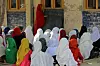 Disse jentene går enda på barneskolen i Bati Kot øst i Afghanistan. Foto: Shafiullah Kakar / AFP