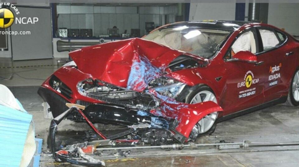 Elbiler, her representert ved Tesla Model S, er blitt både større og sikrere. Det er noe av forklaringen på at de nesten aldri er involvert i dødsulykker på norske veier. Illustrasjonsfoto