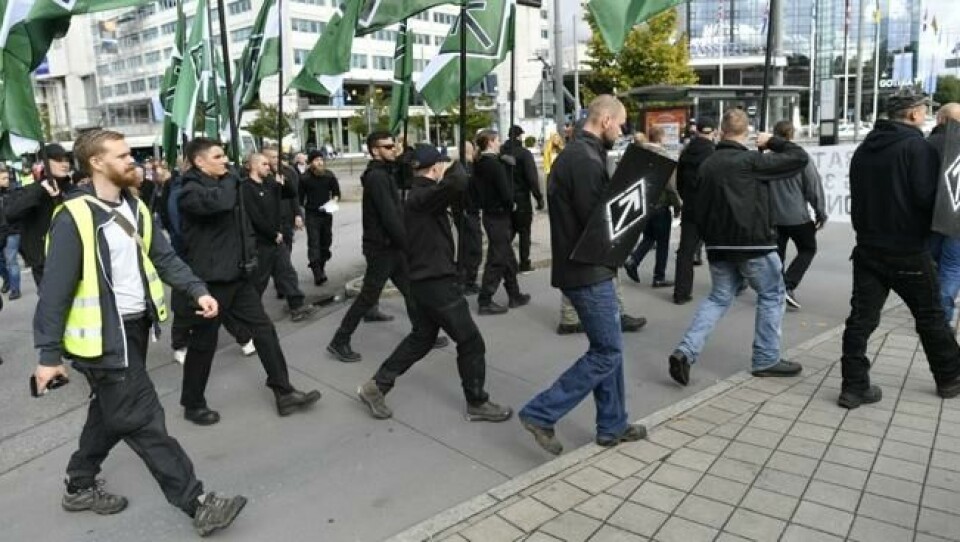 Demonstranter fra den nynazistiske organisasjonen Nordfront marsjerer i Göteborg. Demonstranter fra den nynazistiske organisasjonen Nordfront marsjerer i Göteborg. Foto: scanpix