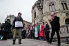 Aksjonsgruppa for Palestina blokkerer to av inngangene til Stortinget onsdag morgen. Foto: Stian Lysberg Solum / NTB Foto: NTB