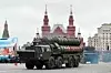 Russiske S-400 Triumph mellomdistanse- og langdistanse overflate-til-luft-rakettsystemer vises fram under en militærparade på Den Røde Plass under feiringen av «Seiersdagen» 9. mai 2017. (Foto: Natalia KOLESNIKOVA / AFP) Foto: Natalia Kolesnikova / AFP