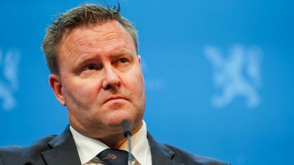 – FHI vurderer fortløpende om det er behov for en fjerde dose til de eldste og etter hvert også yngre aldersgrupper. Det er usikkert når dette vil skje, men sannsynligheten for at man vil trenge påfyll av vaksine i løpet av 2022 er nok ganske stor, sier assisterende helsedirektør Espen Nakstad.