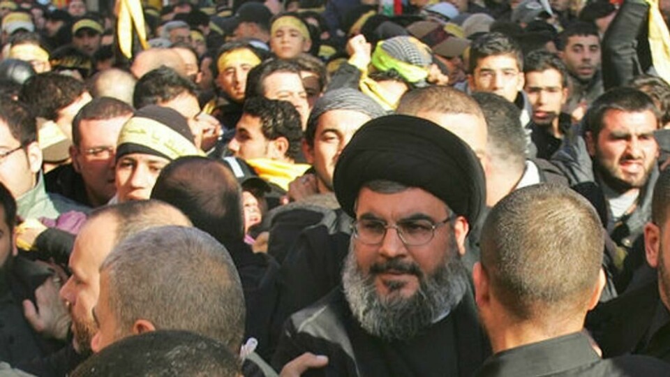 Hizbollahs leder Hassan Nasrallah går gjennom en folkemengde i Beiruts sørlige forsteder på en markering i 2008. Foto: Hussein Malla / AP / NTB Hizbollahs leder Hassan Nasrallah går gjennom en folkemengde i Beiruts sørlige forsteder på en markering i 2008. Foto: Hussein Malla / AP / NTB