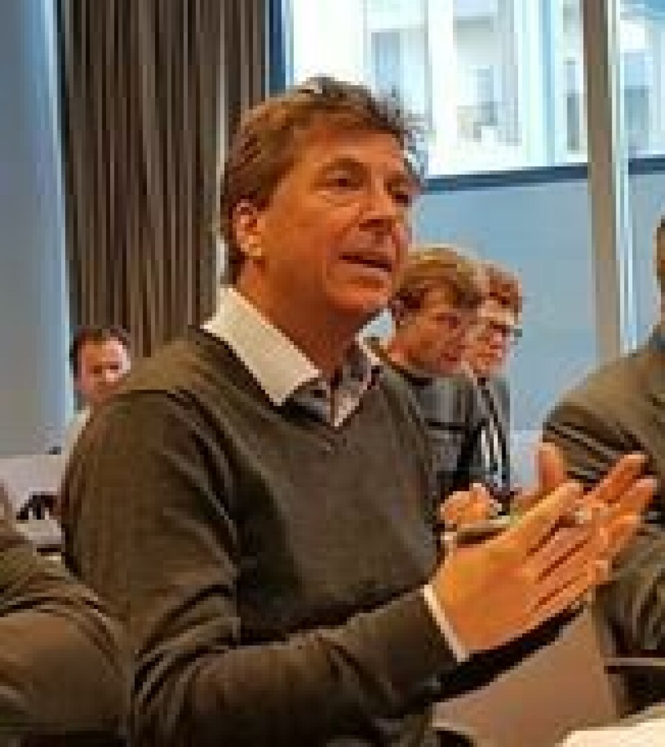 UTROLIG DÅRLIG: Tom Lindberg, administrerende direktør i meglerfirmaet ECOHZ, mener Arbeiderpartiets forslag om opprinnelsesgarantier er utrolig dårlig næringspolitikk. Her på et møte i regi av Oslo Economics og OED i juni 2018. UTROLIG DÅRLIG: Tom Lindberg, administrerende direktør i meglerfirmaet ECOHZ, mener Arbeiderpartiets forslag om opprinnelsesgarantier er utrolig dårlig næringspolitikk. Her på et møte i regi av Oslo Economics og OED i juni 2018. Foto: Thomas Vermes / ABC Nyheter