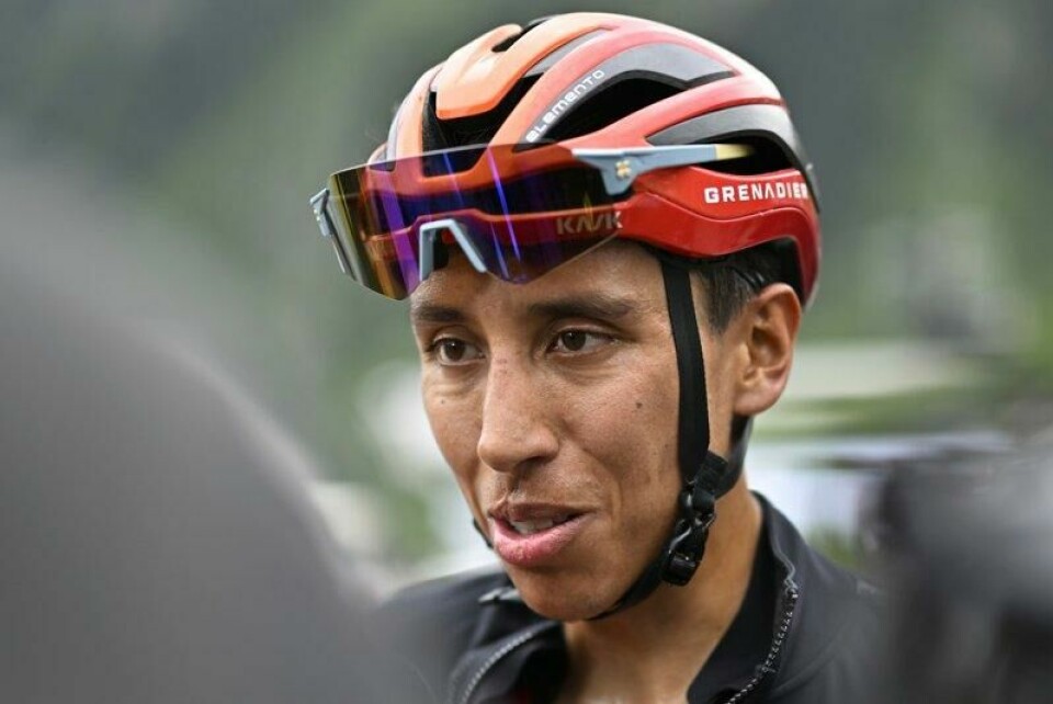 Egan Bernal veltet i Spania mandag.