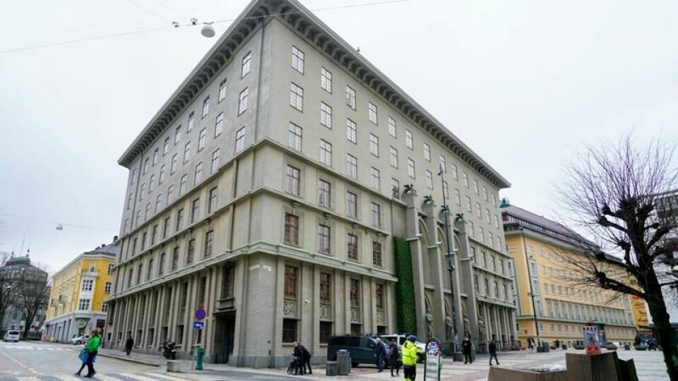 Tre menn ble lørdag fremstilt for varetektsfengsling i Hordaland tingrett, siktet for grov voldtekt av en 14 år gammel jente.