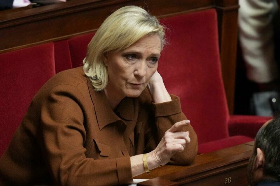 Den franske ytre høyre-politikeren Marine Le Pen går ut Donald Trumps avgjørelse om å stanse amerikansk militærstøtte til Ukraina.