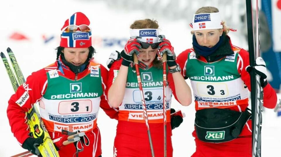 Marit Bjørgen, Marthe Kristoffersen og Kristine Størmer Steira etter den skuffende fjerdeplassen på stafetten under ski-VM i 2009.