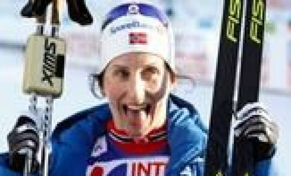 GULL: Marit Bjørgen rekker tunge til fotografene etter at hun gikk inn og vant 30 km for kvinner i ski-VM 2017 i Lahti, Finland GULL: Marit Bjørgen rekker tunge til fotografene etter at hun gikk inn og vant 30 km for kvinner i ski-VM 2017 i Lahti, Finland Foto: Tore Meek / NTB scanpix