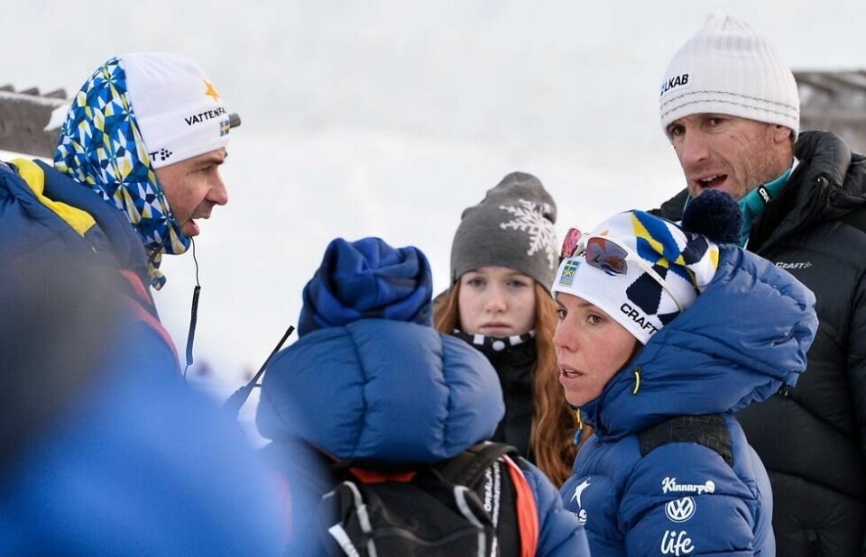 LANGRENN: Den svenske landslagslegen Per Andersson (t.v) sammen med Charlotte Kalla. Andersson føler Sverige står alene når det det gjelder sin skepsis til astmamedisinering i langrenn. Foto: Anders Wiklund/TT / NTB scanpix LANGRENN: Den svenske landslagslegen Per Andersson (t.v) sammen med Charlotte Kalla. Andersson føler Sverige står alene når det det gjelder sin skepsis til astmamedisinering i langrenn. Foto: Anders Wiklund/TT / NTB scanpix