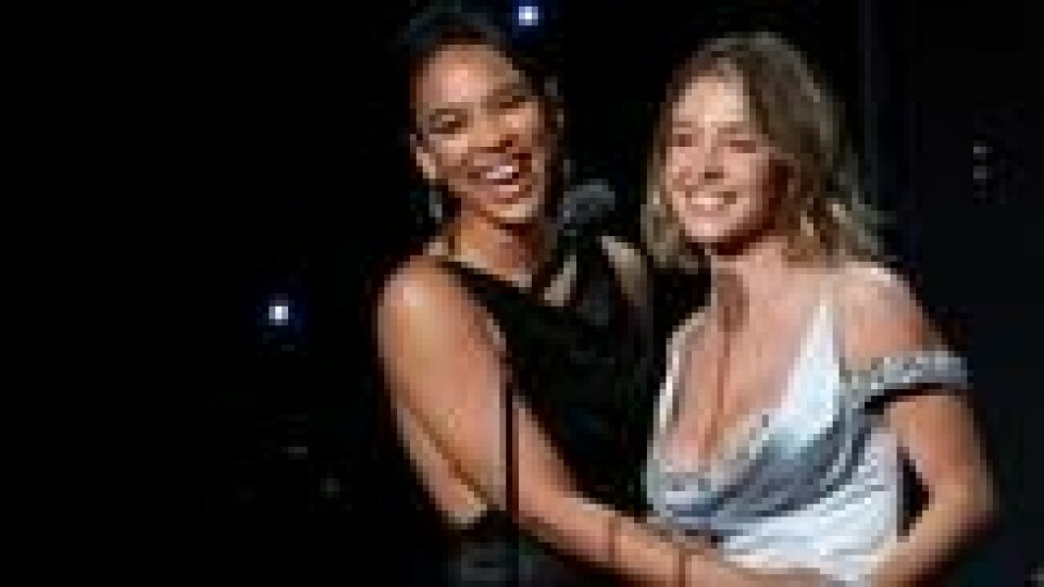 Sydney Sweeney og Alexandra Shipp deler ut en pris på den 35. årlige GLAAD Media Awards på Beverly Hilton Hotel i Beverly Hills, California, USA, 14. mars 2024. Sydney Sweeney og Alexandra Shipp deler ut en pris på den 35. årlige GLAAD Media Awards på Beverly Hilton Hotel i Beverly Hills, California, USA, 14. mars 2024. Foto: Aude Guerrucci / Reuters / NTB