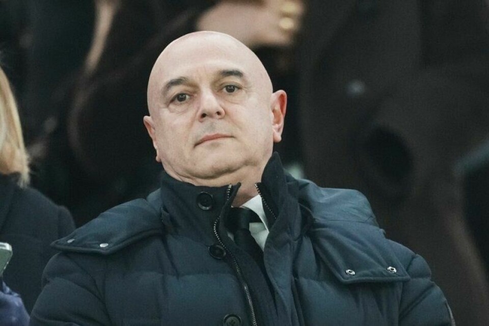 Tottenham-supporterne ønsker styreleder Daniel Levys avgang.