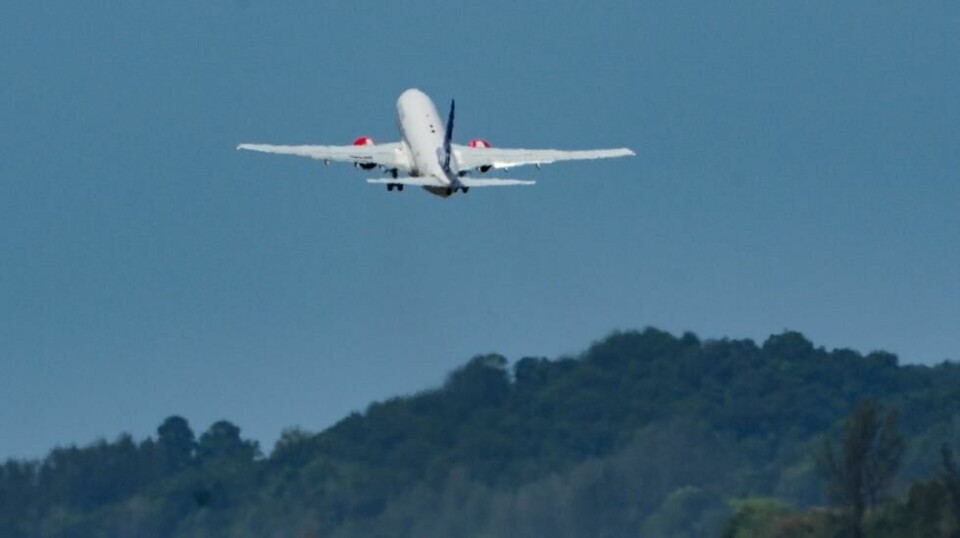 Kongeparet har startet hjemreisen til Norge. Flyet lettet like etter klokken 6 søndag morgen norsk tid.