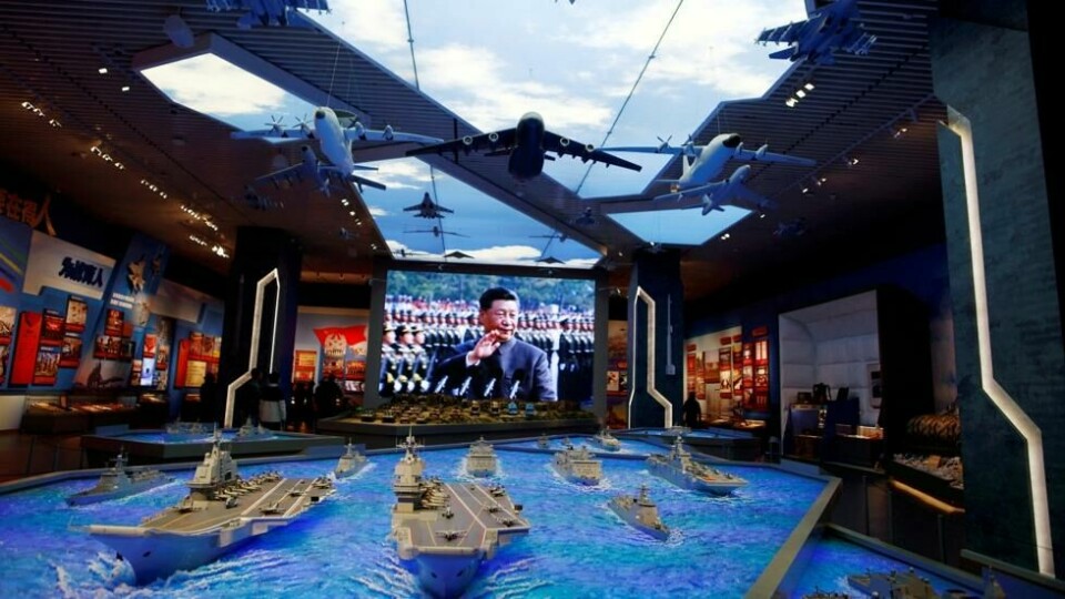 Models of military equipment and a giant screen displaying Chinese President Xi Jinping are seen at an exhibition at the Military Museum of the Chinese People's Revolution in Beijing, China October 8, 2022. REUTERS/Florence Lo/File Photo To match Special Report US-CHINA-TECH/DRONES Models of military equipment and a giant screen displaying Chinese President Xi Jinping are seen at an exhibition at the Military Museum of the Chinese People's Revolution in Beijing, China October 8, 2022. REUTERS/Florence Lo/File Photo To match Special Report US-CHINA-TECH/DRONES Foto: Florence Lo / Reuters