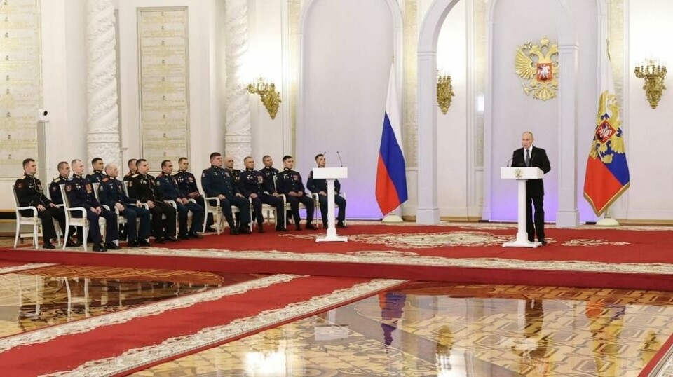 Vladimir Putin holder en tale under en seremoni i Moskva 8. desember 2023.