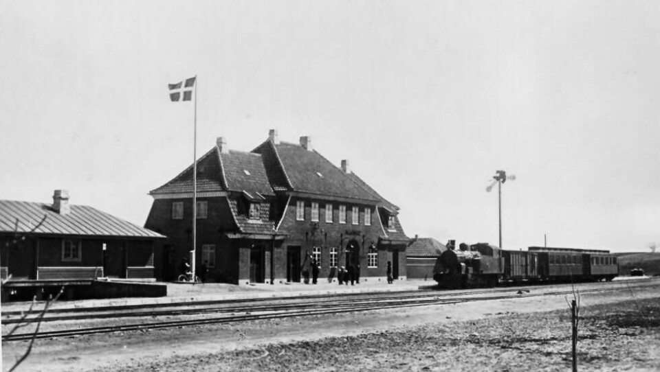 Jernbanelinjen mellom Rønne og Allinge stasjon på Bornholm(bildet) ble åpnet i 1913. Bildet er fra ukjent dato og fotograf. Jernbanelinjen mellom Rønne og Allinge stasjon på Bornholm(bildet) ble åpnet i 1913. Bildet er fra ukjent dato og fotograf. Foto: Facebookgruppen Retablering af jernbanen Rønne-Allinge
