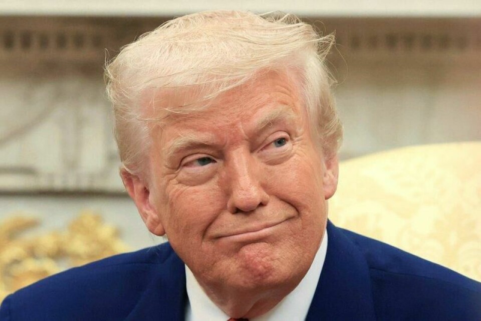USAs president Donald Trump får ta i bruk en krigstidslov fra 1798 til å sende venezuelanske migranter ut av landet, slår USAs høyesterett fast.