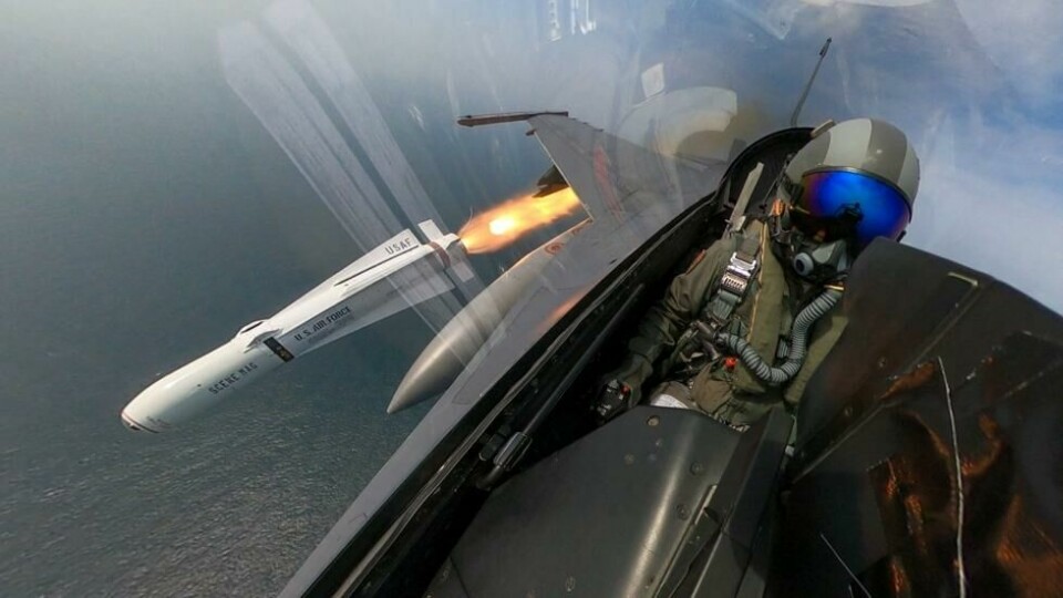 Dette udaterte bilde, viser en taiwansk F-16-pilot som avfyrer et AGM-65B Maverick-missil. Det er det mest produserte presisjonsstyrte missilet i USA, og den er effektiv mot en rekke taktiske mål, som panser, luftforsvar, skip, bakketrafikk og drivstofflager. Foto: Handout / Taiwan Military News Agency / AFP) Dette udaterte bilde, viser en taiwansk F-16-pilot som avfyrer et AGM-65B Maverick-missil. Det er det mest produserte presisjonsstyrte missilet i USA, og den er effektiv mot en rekke taktiske mål, som panser, luftforsvar, skip, bakketrafikk og drivstofflager. Foto: Handout / Taiwan Military News Agency / AFP)