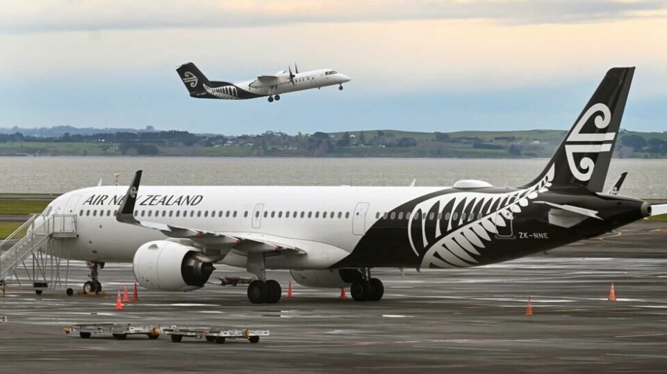 Er du ekstra stor og skal fly Air New Zealand, bør du varsle selskapet på forhånd om at du trenger litt ekstra plass. Flyvningene mellom Auckland og Napier utføres med fly på størrelse med Dash 8-flyet som her på bildet tar av fra Auckland lufthavn.