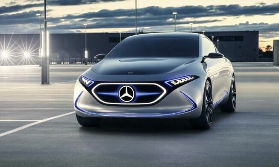 Slik ser den elektriske fremtiden til Mercedes ut. EQA er foreløpig en konseptmodell, men det skal ikke ta alt for lang tid før vi ser den på veien. Slik ser den elektriske fremtiden til Mercedes ut. EQA er foreløpig en konseptmodell, men det skal ikke ta alt for lang tid før vi ser den på veien.