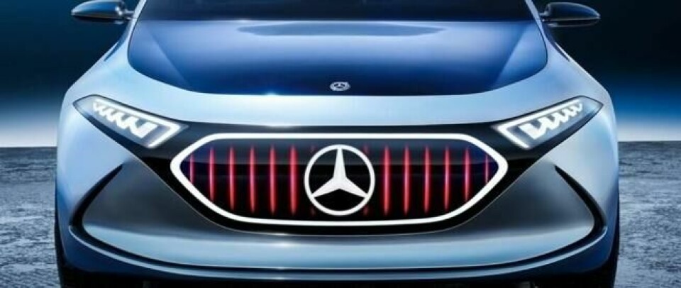 Velger du 'Sport Plus' endrer grillen utseende til det vi kjenner fra dagens AMG GT R. Velger du 'Sport Plus' endrer grillen utseende til det vi kjenner fra dagens AMG GT R.
