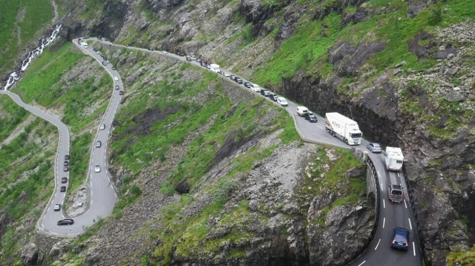 Over 1500 personer hadde søndag signert et krav om umiddelbar start av rassikring av Trollstigen. Foto: Paul Kleiven / NTB