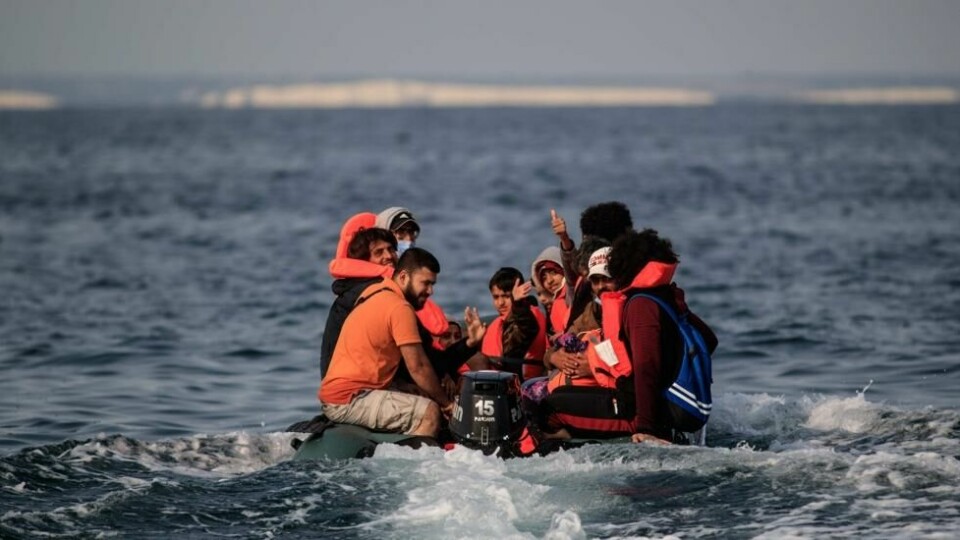En gruppe migranter forsøker å ta seg over Den engelske kanal fra Frankrike til Storbritannia. En gruppe migranter forsøker å ta seg over Den engelske kanal fra Frankrike til Storbritannia. Foto: Sameer Al-doumy / AFP