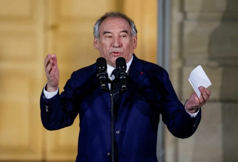 Frankrikes nyutnevnte statsminister François Bayrou er upopulær allerede før han har kommet ordentlig i gang i jobben.