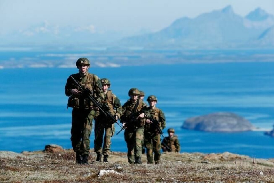 – Det norske forsvaret må fortsatt styrkes. Jeg vil aldri si at vi har nok soldater, så det å øke antall folk i Forsvaret er en viktig prioritet. Jeg har hele tiden påpekt at vi må ha mer og bedre luftvern. Vi må også satse på nye kapasiteter som langtrekkende presisjonsmissiler av typen HIMARS-systemet, som ukrainerne har fått. Vi trenger også flere folk for å ha større utholdenhet, sier forsvarssjef Eirik Kristoffersen. – Det norske forsvaret må fortsatt styrkes. Jeg vil aldri si at vi har nok soldater, så det å øke antall folk i Forsvaret er en viktig prioritet. Jeg har hele tiden påpekt at vi må ha mer og bedre luftvern. Vi må også satse på nye kapasiteter som langtrekkende presisjonsmissiler av typen HIMARS-systemet, som ukrainerne har fått. Vi trenger også flere folk for å ha større utholdenhet, sier forsvarssjef Eirik Kristoffersen.