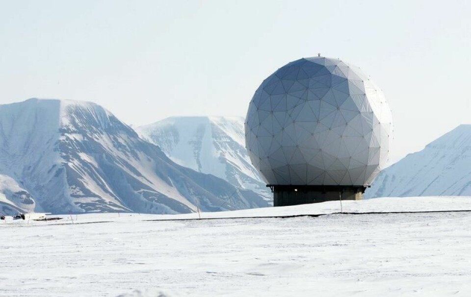 Russland anklager Norge for å bryte Svalbardtraktaten og for å ha militarisert Svalbard. Dette bildet viser satellittstasjonen SvalSat på Spitsbergen.