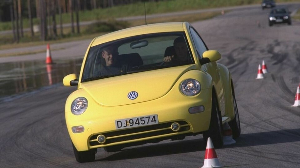 Norsk Trafikksenter i Våler: Eks-racerfører Børre Skiaker arrangerer kjørekurs for 'vanlige' bilister. VW boble.