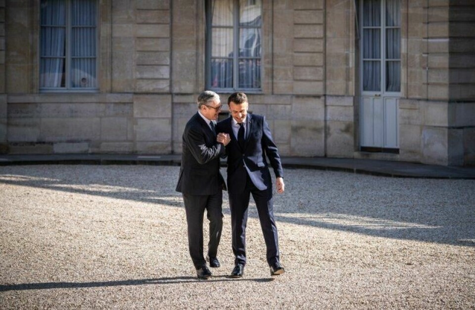 Frankrikes president Emmanuel Macron og Storbritannias statsminister Keir Starmer fotografert i Paris 27. mars før et toppmøte om krigen i Ukraina og sikkerhetssituasjonen i Europa.