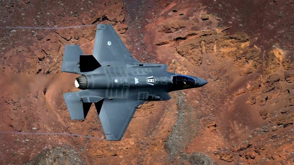En F-35 på treningstokt over Death Valley, California.