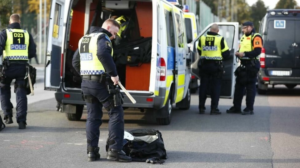 Politiet i Sverige forbereder seg før demonstrasjonen til Nordiska motståndsrörelsens i Göteborg lørdag formiddag. Foto: Thomas Johansson/TT / NTB scanpix