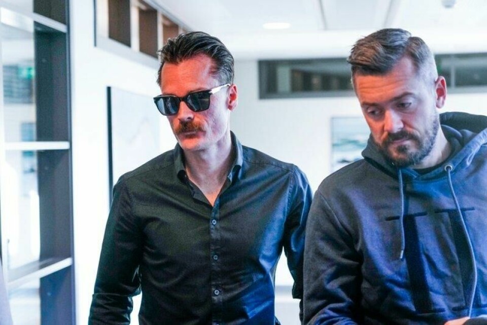 Henrik (t.h.) og Kristoffer Ingebrigtsen i Sør-Rogaland tingrett under dag ti av straffesaken mot Gjert Arne Ingebrigtsen, tidligere trener for tre av sønnene. Henrik forklarer seg tirsdag, mens den eldre broren forklarte seg i forrige uke. Henrik (t.h.) og Kristoffer Ingebrigtsen i Sør-Rogaland tingrett under dag ti av straffesaken mot Gjert Arne Ingebrigtsen, tidligere trener for tre av sønnene. Henrik forklarer seg tirsdag, mens den eldre broren forklarte seg i forrige uke. Foto: Terje Bendiksby / NTB