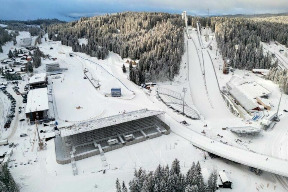 Et dronebilde av Granåsen skisenter i Trondheim.